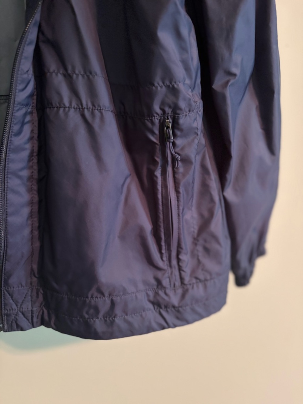 Columbia Navy Blue Hooded Windbreaker Jacket with pockets - Picture 3 of 10